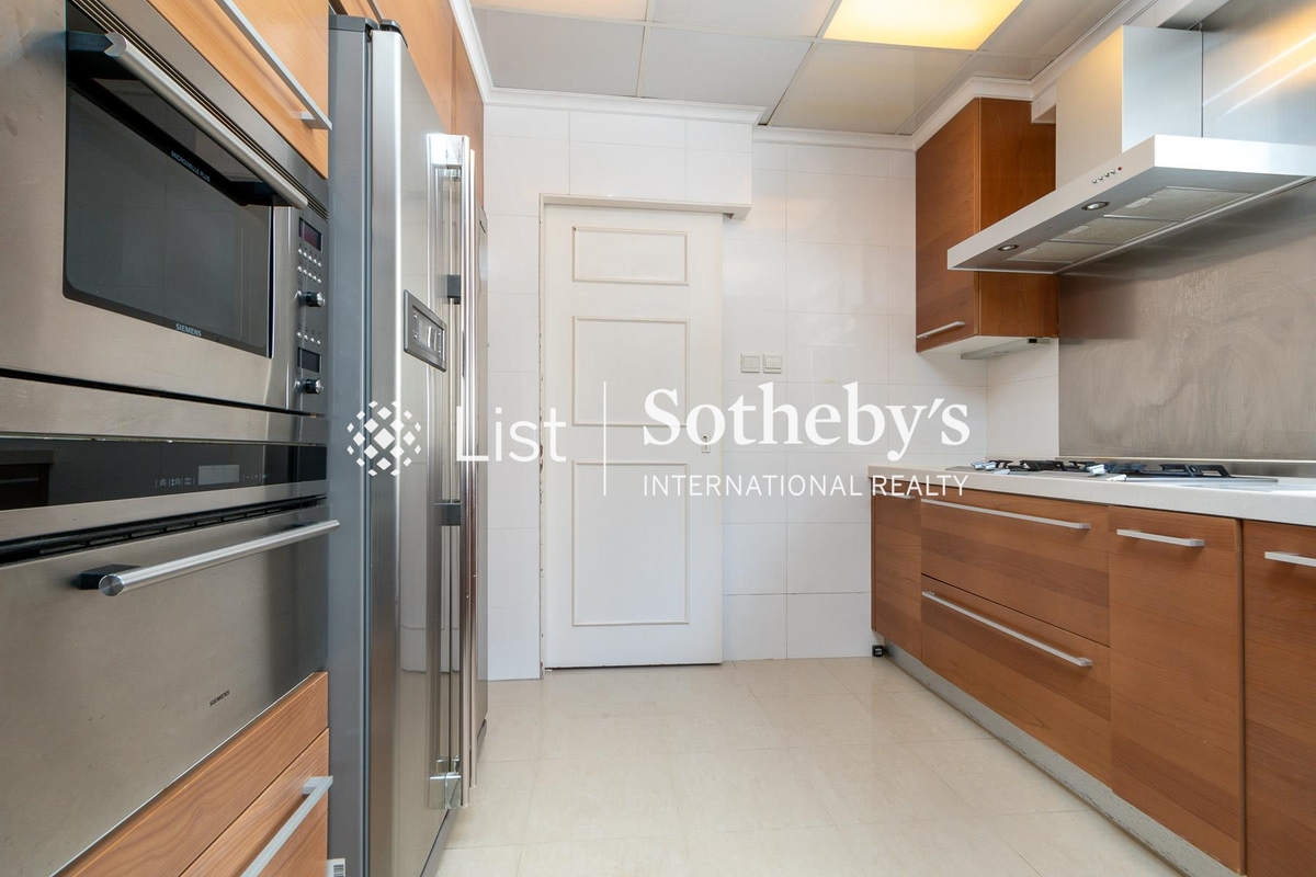 Dragon Garden 龍園 | Kitchen