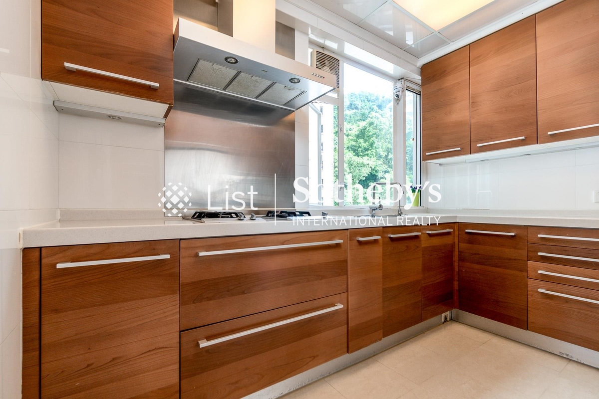 Dragon Garden 龍園 | Kitchen