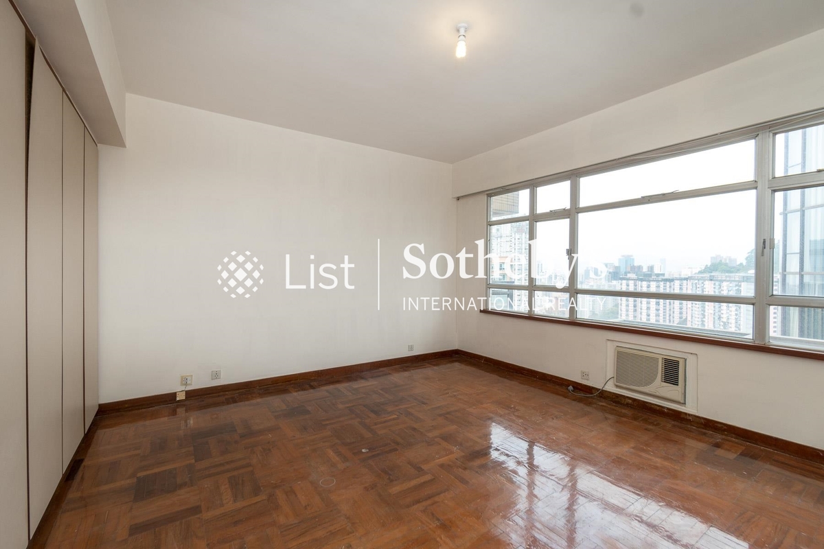 Dragon Garden 龍園 | Master Bedroom