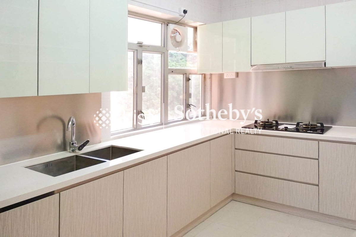 Dragon Garden 龍園 | Kitchen