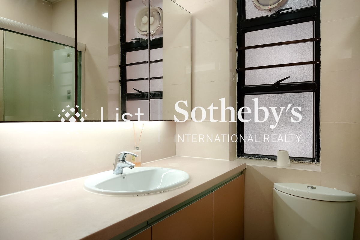 Scenic Heights 富景花園 | Guest Bathroom