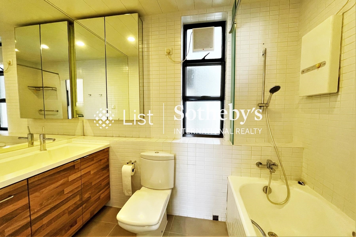 Scenic Heights 富景花園 | Master Bathroom