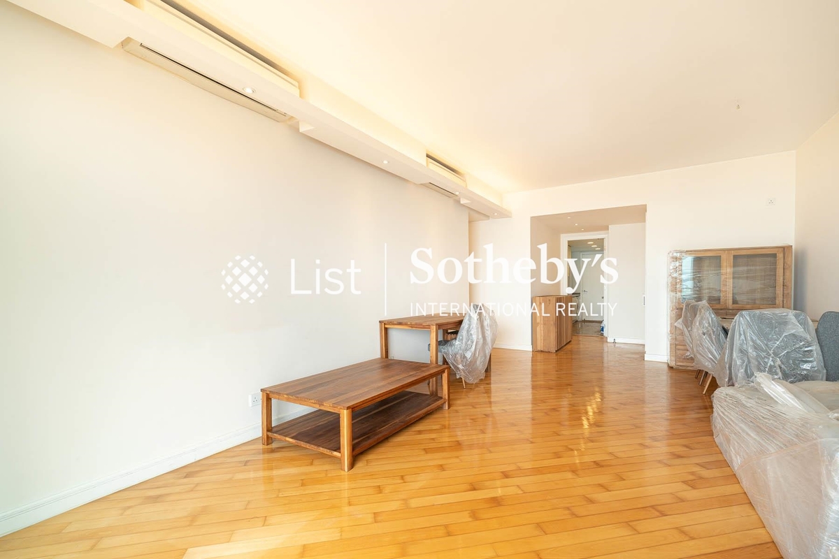 Residence Bel-Air Phase 1 貝沙灣第1期 | Living and Dining Room