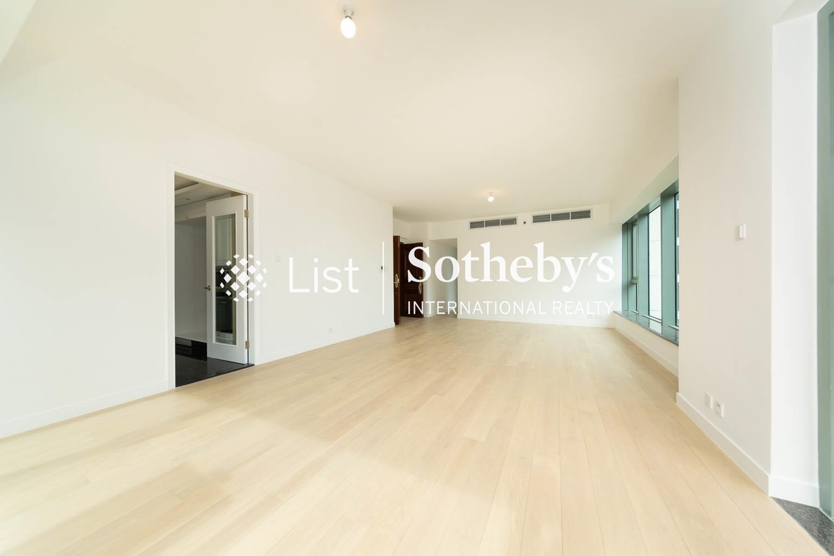 Bowen's Lookout Bowen's Lookout | Living and Dining Room