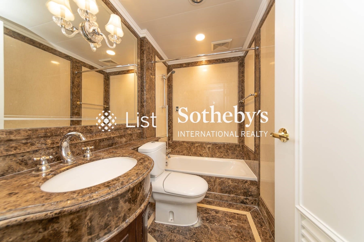 Bowen's Lookout Bowen's Lookout | Guest Bathroom