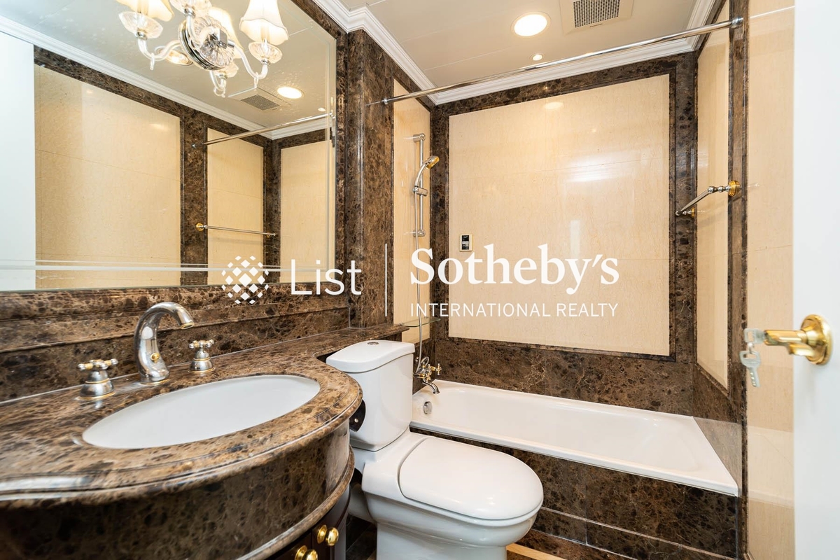 Bowen's Lookout Bowen's Lookout | Guest Bathroom