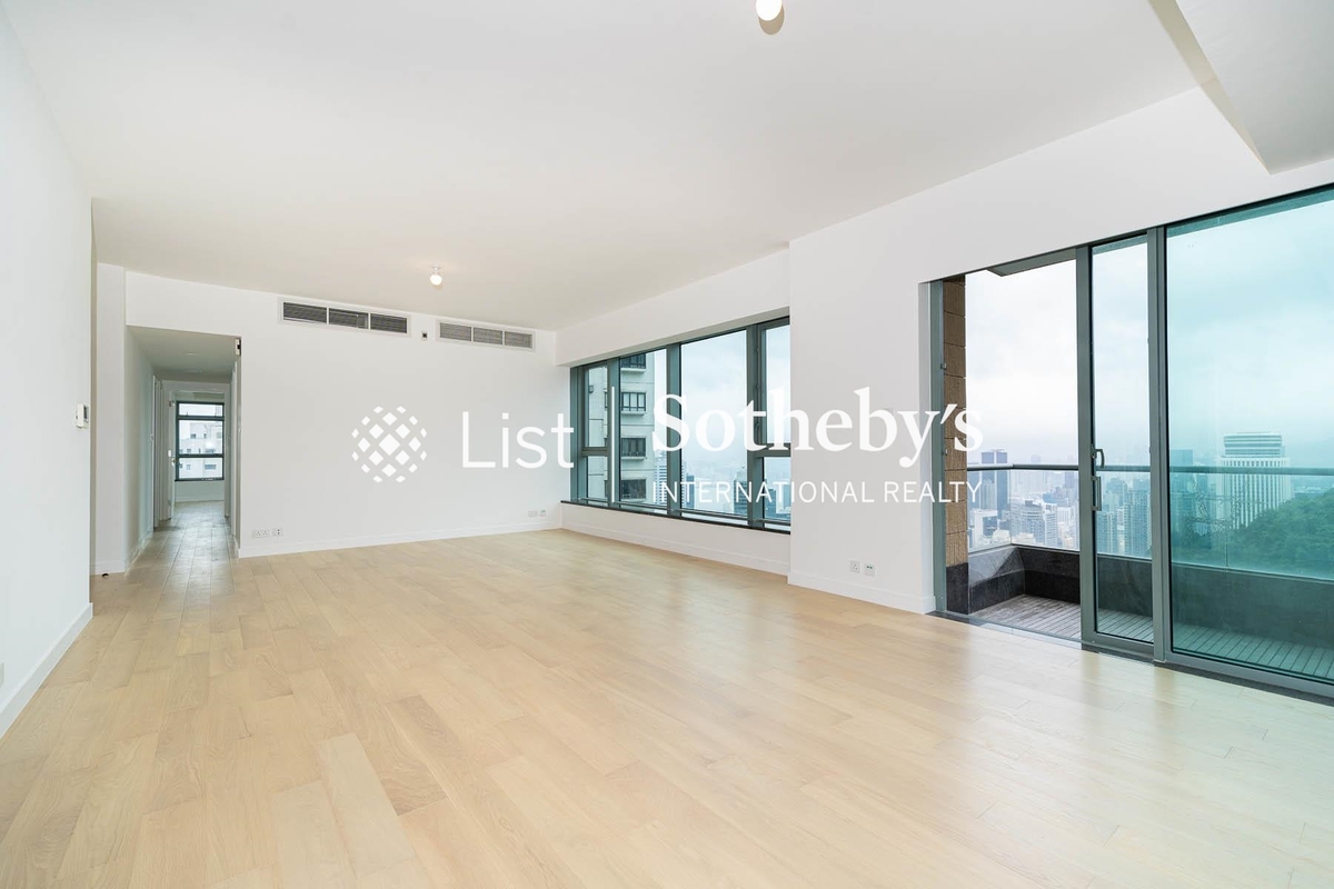 Bowen's Lookout Bowen's Lookout | Living and Dining Room