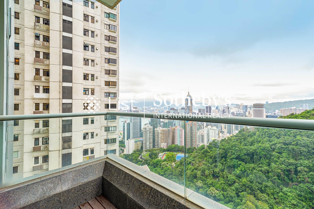 Bowen's Lookout Bowen's Lookout | Balcony off Living and Dining Room