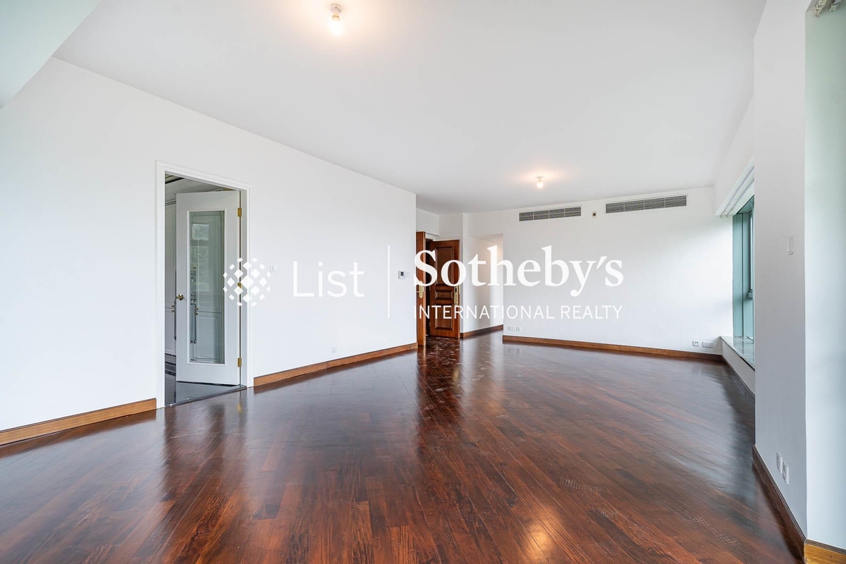 Bowen's Lookout Bowen's Lookout | Living and Dining Room