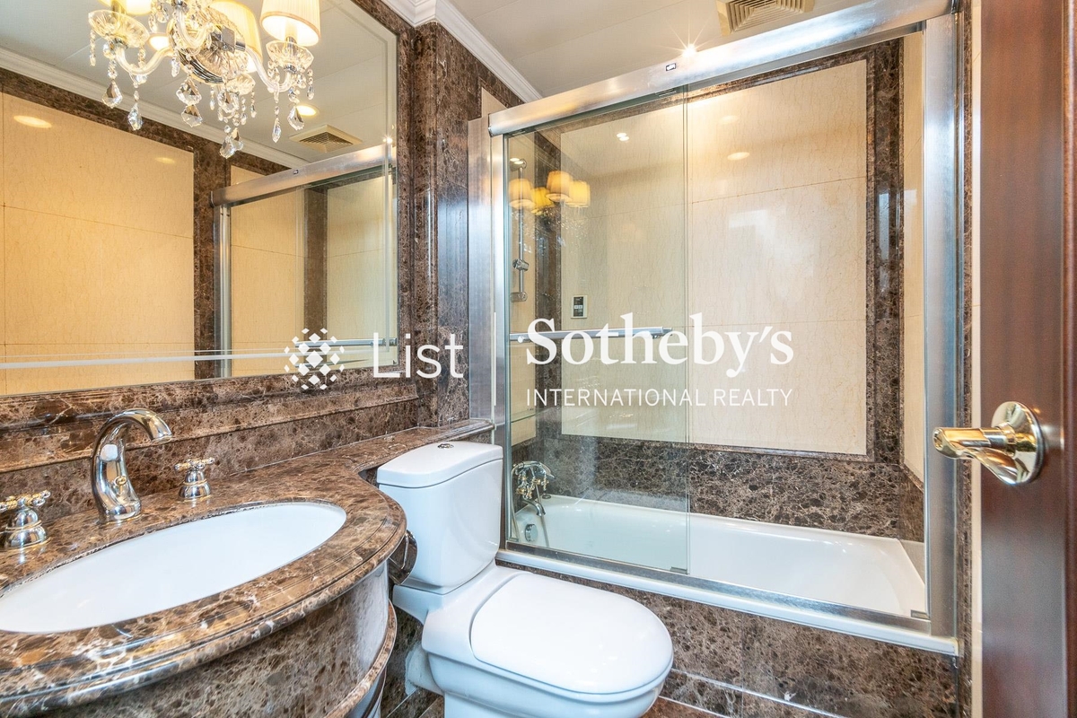 Bowen's Lookout Bowen's Lookout | Guest Bathroom