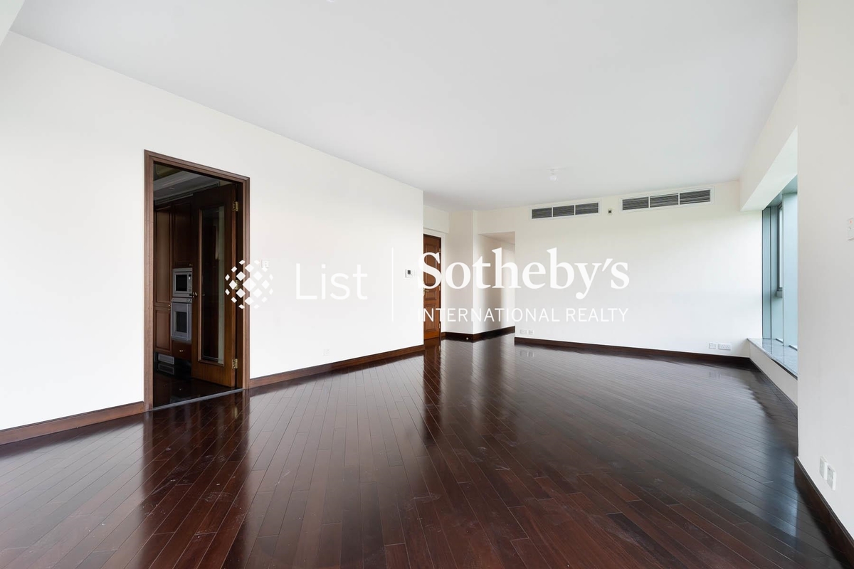 Bowen's Lookout Bowen's Lookout | Living and Dining Room