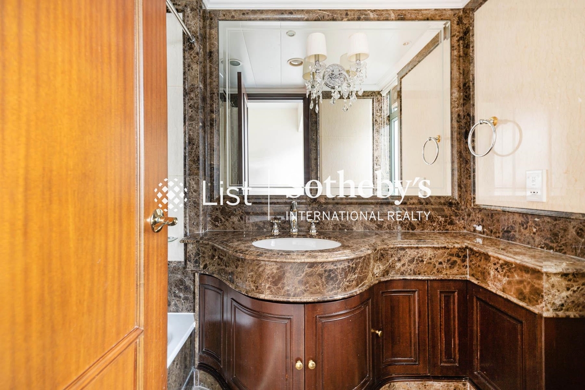 Bowen's Lookout Bowen's Lookout | Second En-suite Bathroom