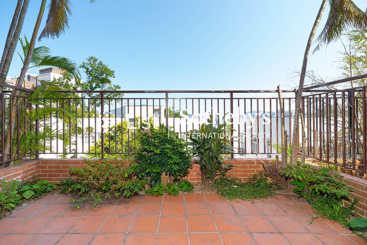 Banyan Villas 榕蔭園 | Balcony off Living Room