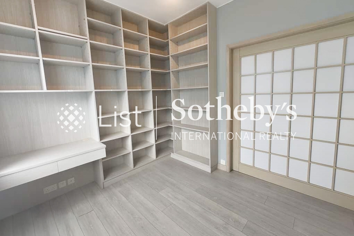 Renown Court 麗寧苑 | Third Bedroom