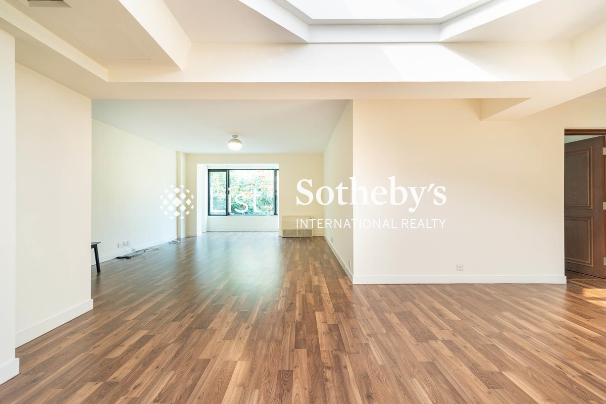 Elegant Court 雅麗閣 | Living and Dining Room