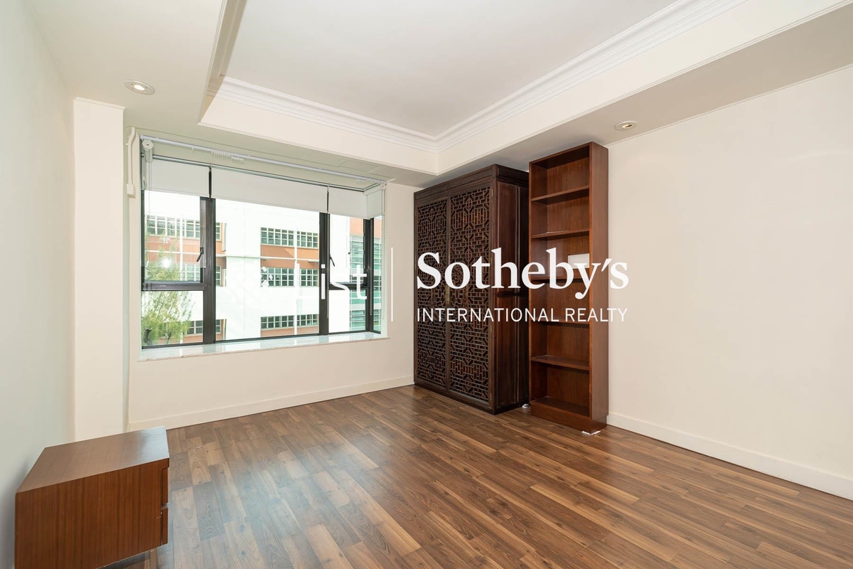 Elegant Court 雅麗閣 | Second Bedroom