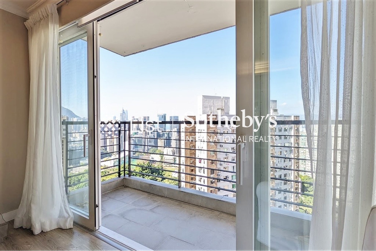 Bellevue Heights 碧兰阁 | Balcony off Living and Dining Room