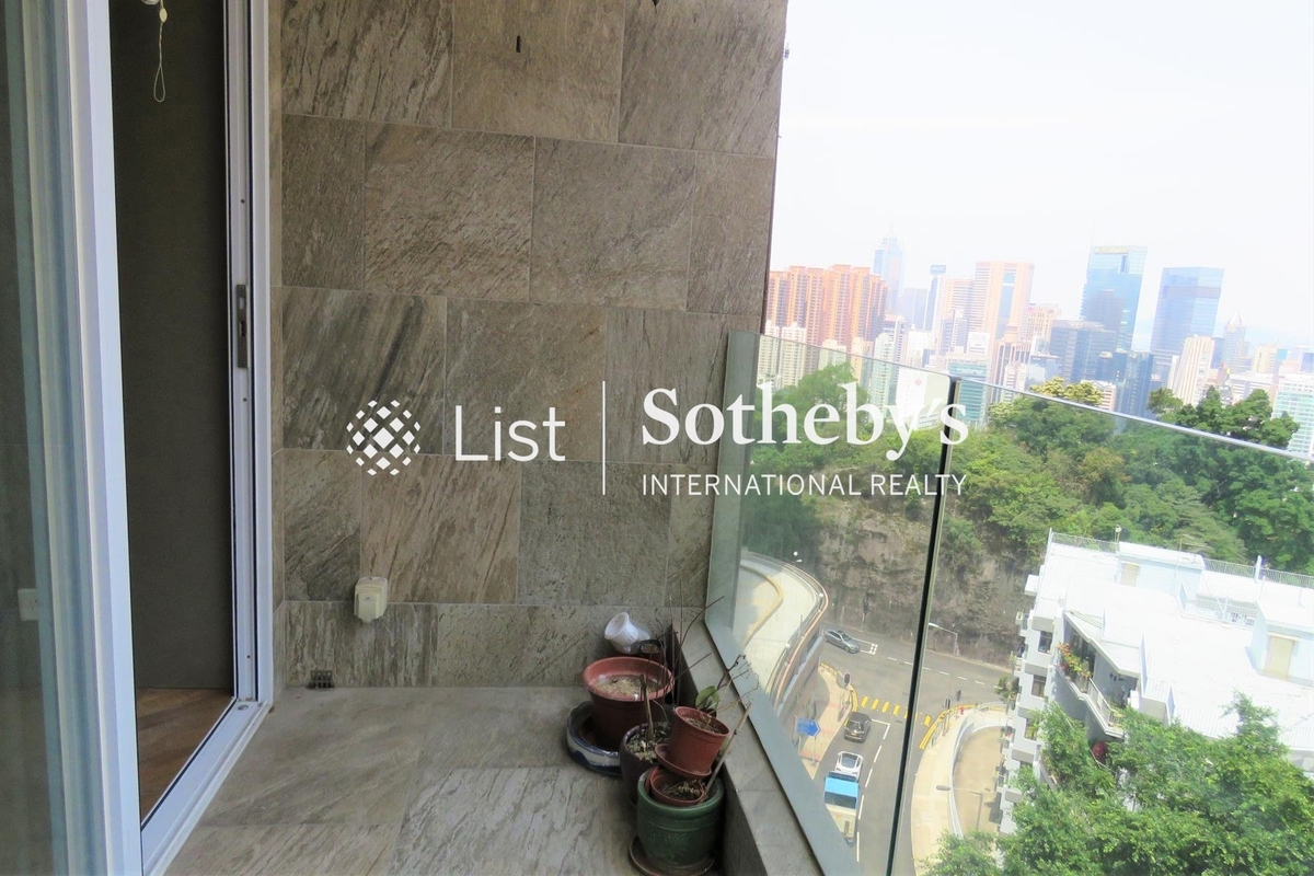 Park Garden 柏園 | Balcony off Living Room