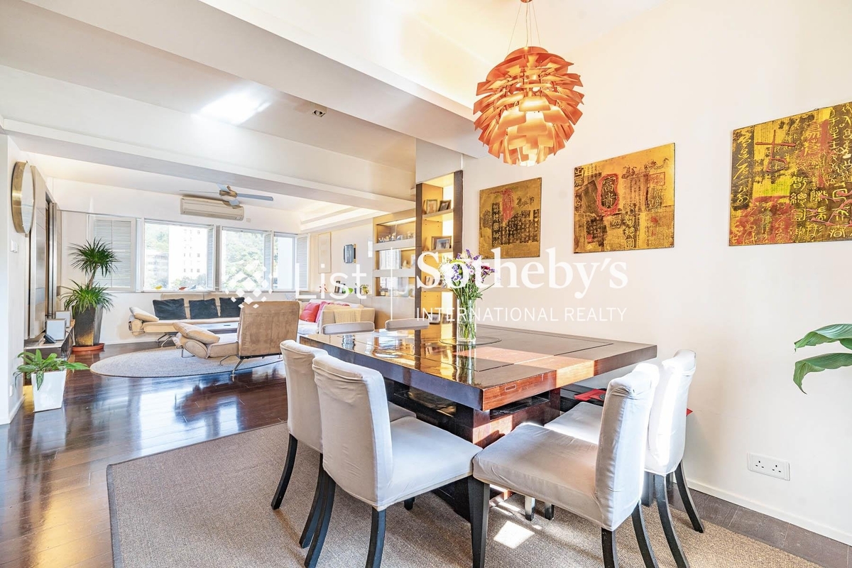 Y.Y. Mansions 裕仁大廈 | Living and Dining Room