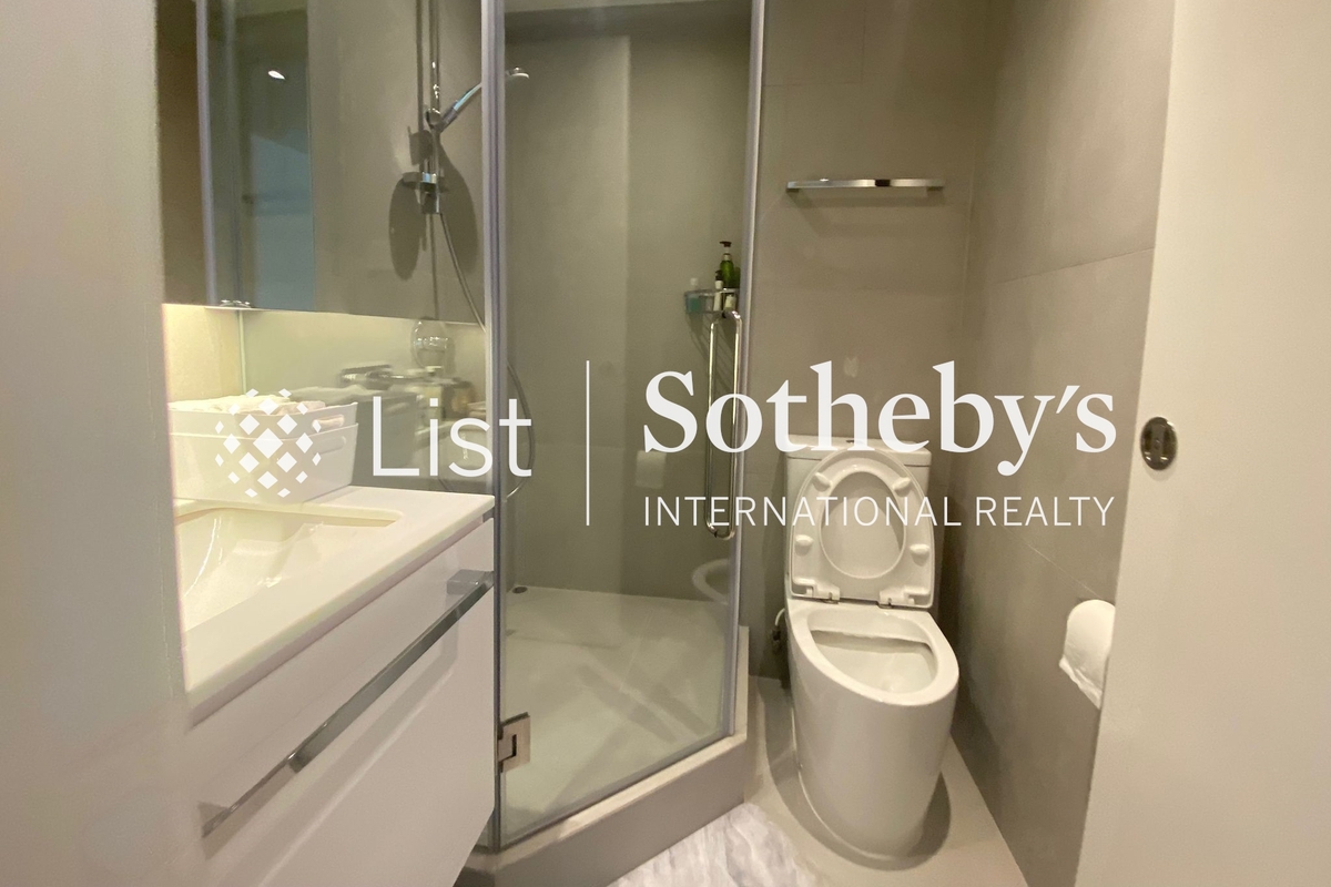 Y.Y. Mansions 裕仁大廈 | Guest Bathroom