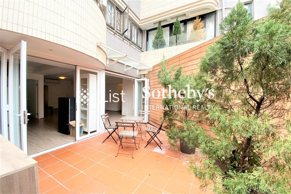 Broom Garden 蟠龍苑 | Private Garden off Living and Dining Room