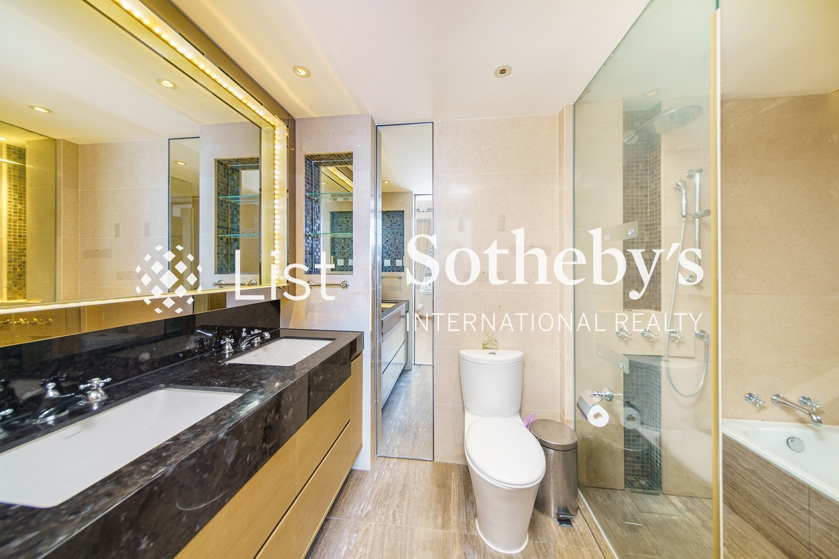 The Summa 高士台 | Master Bathroom