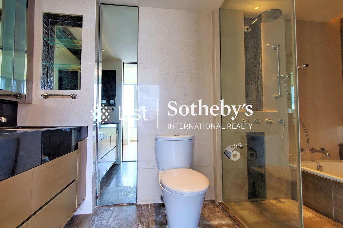 The Summa 高士台 | Master Bathroom