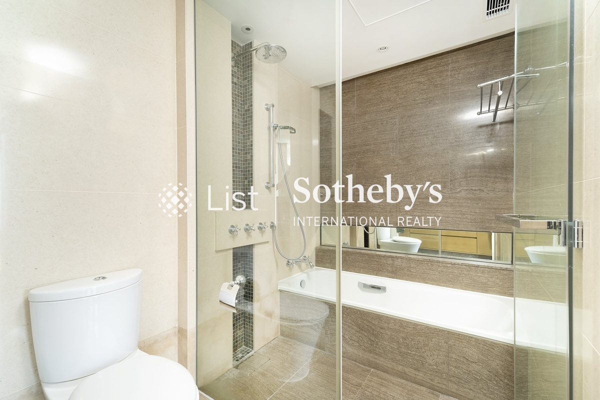 The Summa 高士台 | Master Bathroom