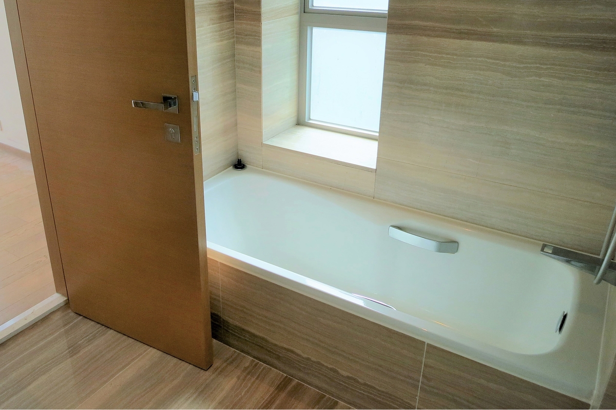 The Summa 高士台 | Master Bathroom