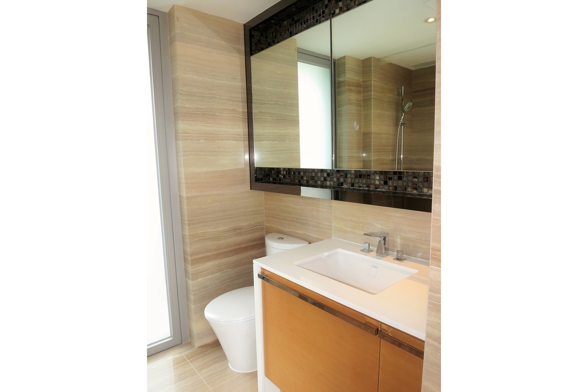 The Summa 高士台 | Master Bathroom