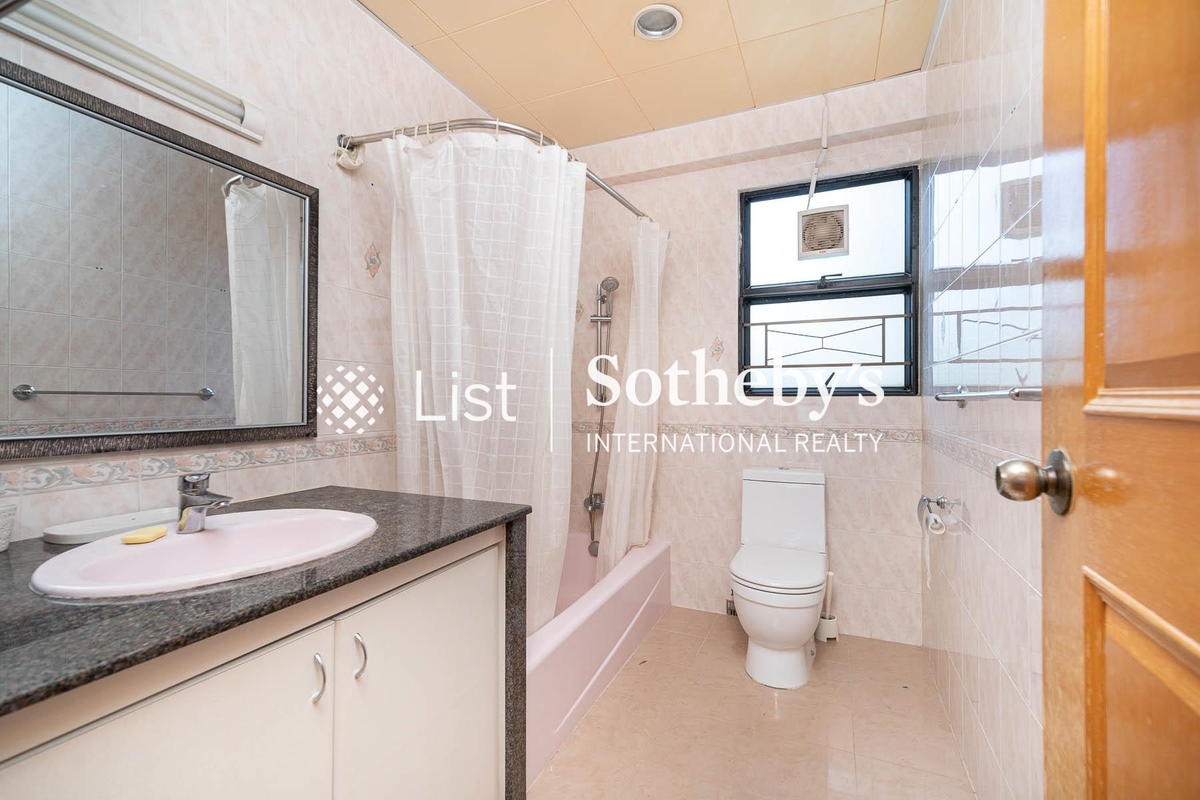 Flora Garden 慧景園 | Master Bathroom