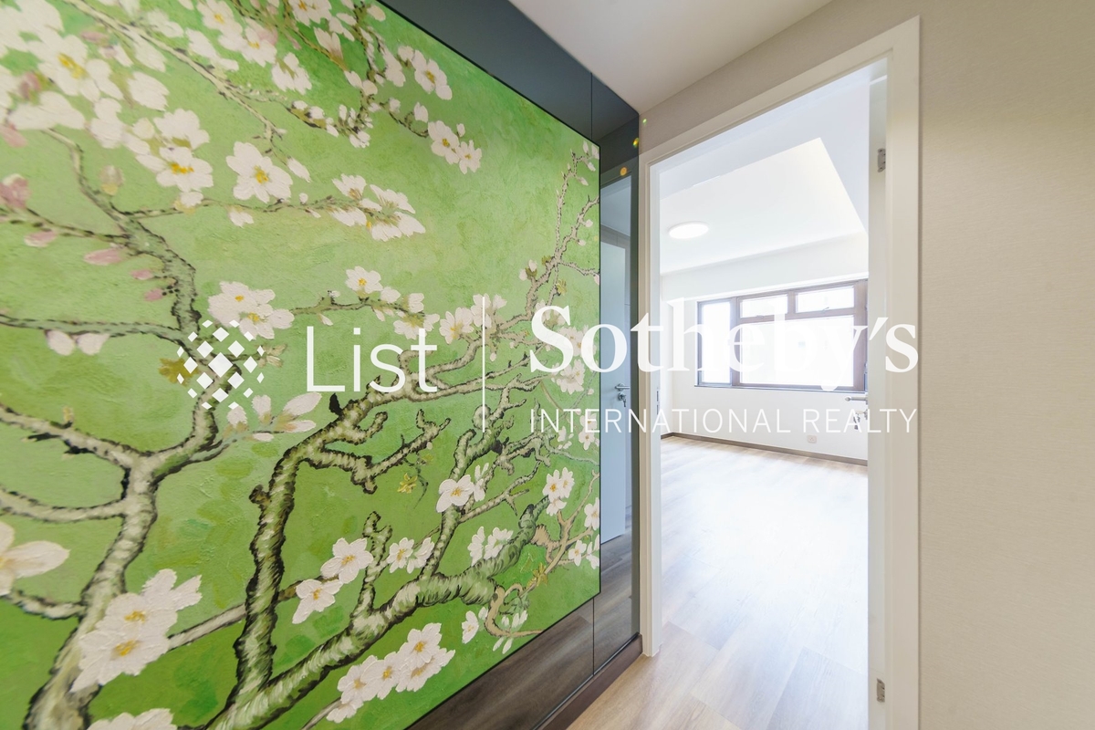 1 Robinson Road 羅便臣道1號 | corridor access to Third Ensuite bedroom