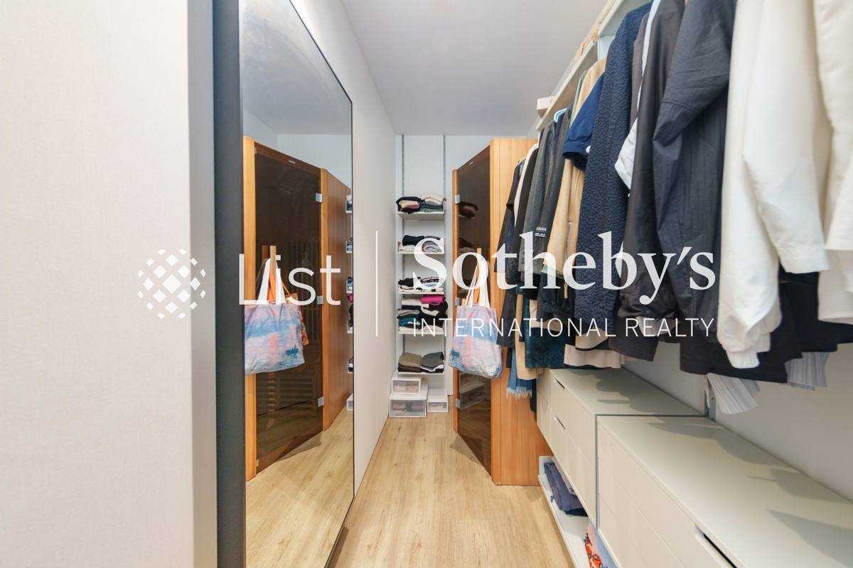 1 Robinson Road 罗便臣道1号 | Walk-in Closet in Master Bedroom 