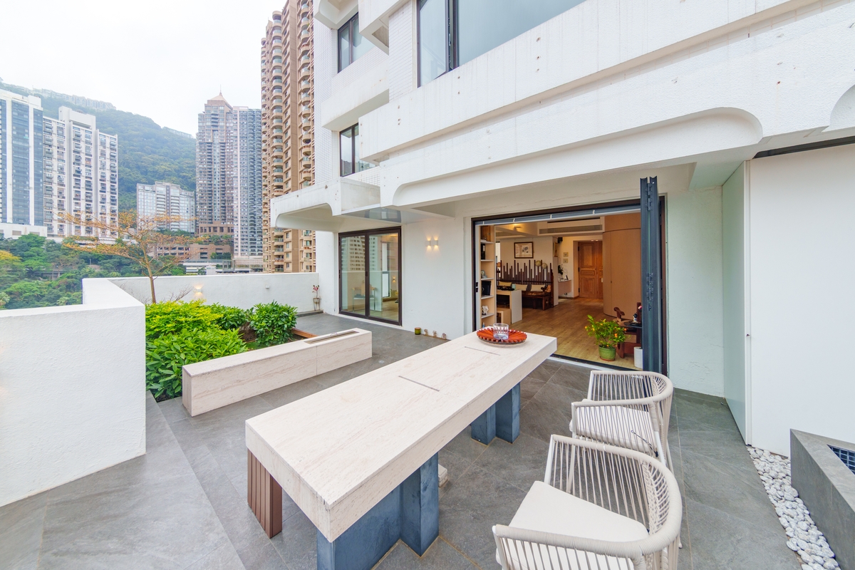 1 Robinson Road 罗便臣道1号 | Private Terrace off Living and Dining Room