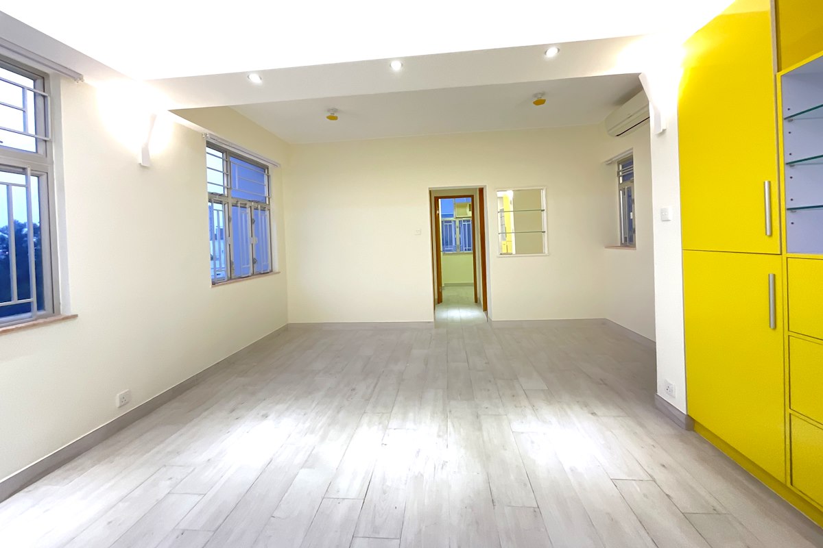 Gold Ning Mansion 高寧大廈 | Living and Dining Room