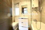 Gold King Mansion 高景大廈 | Guest Bathroom