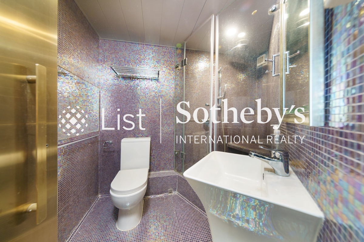 Y.I Y.I | Guest Bathroom