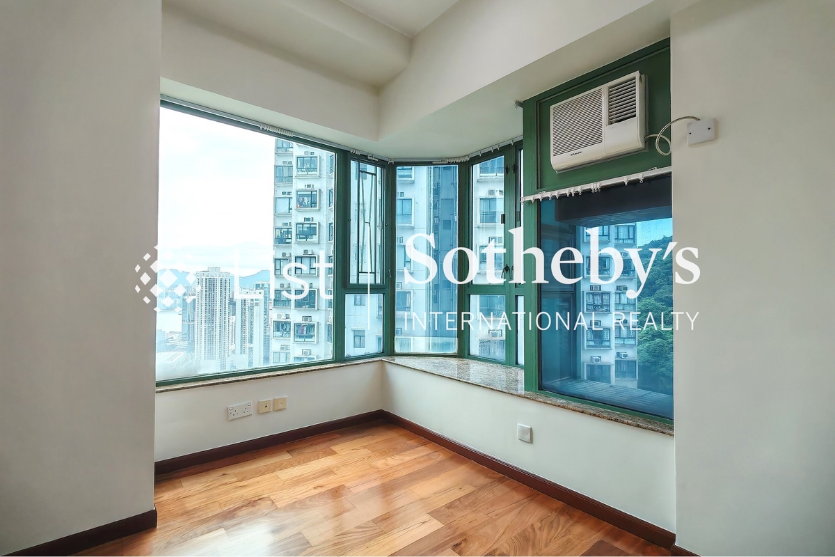 Y.I Y.I | Second Bedroom