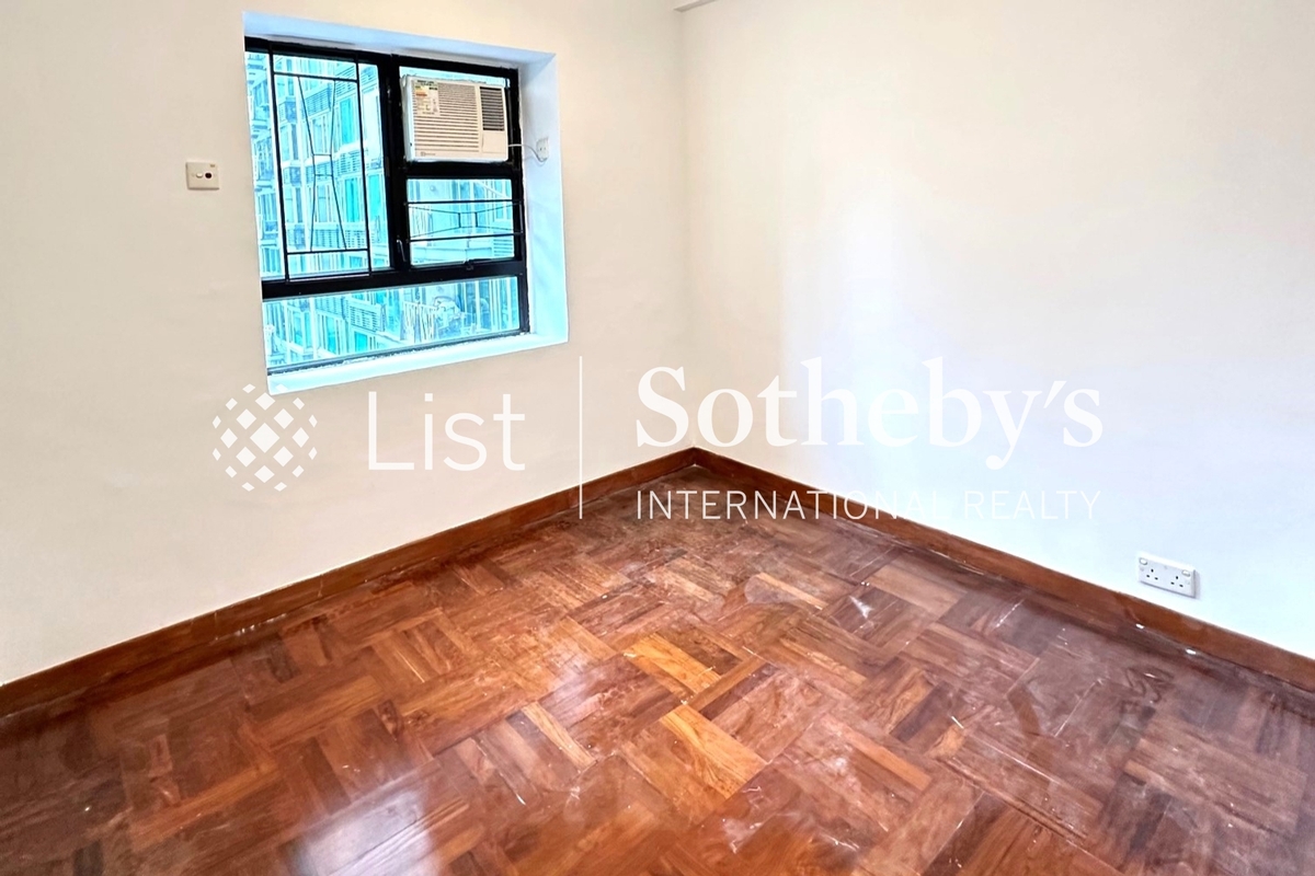 Gardenview Heights 嘉景臺 | Second Bedroom