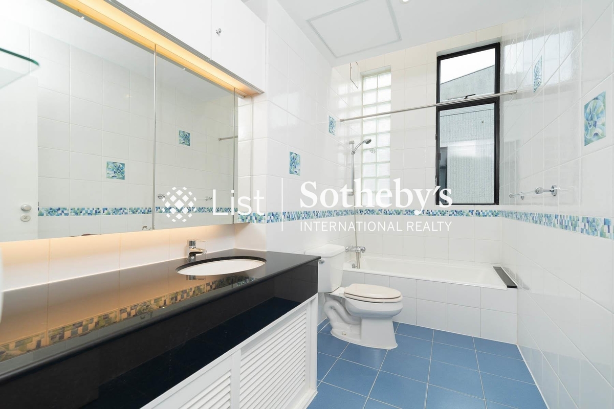 Helene Court 喜蓮閣 | Guest Bathroom