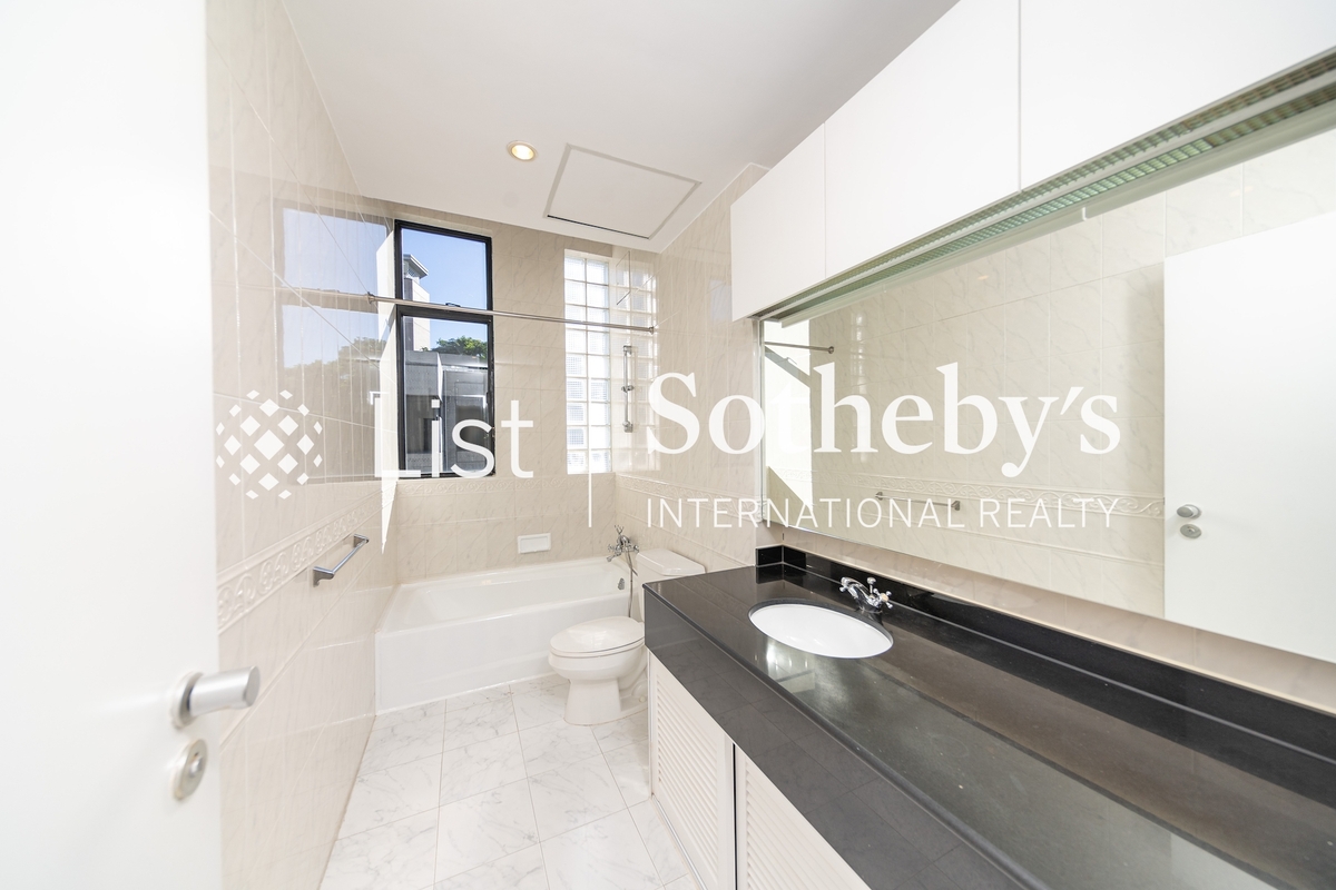 Helene Court 喜蓮閣 | Second En-suite Bathroom