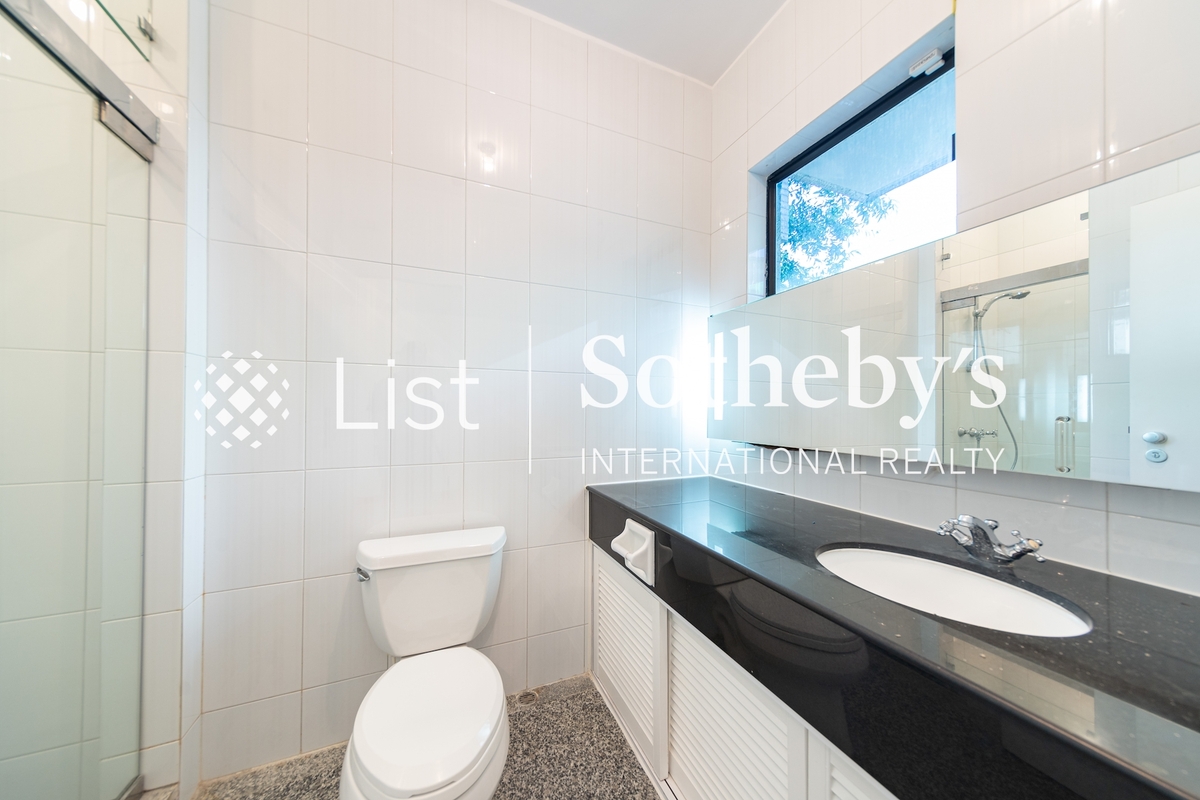 Helene Court 喜蓮閣 | Guest Bathroom