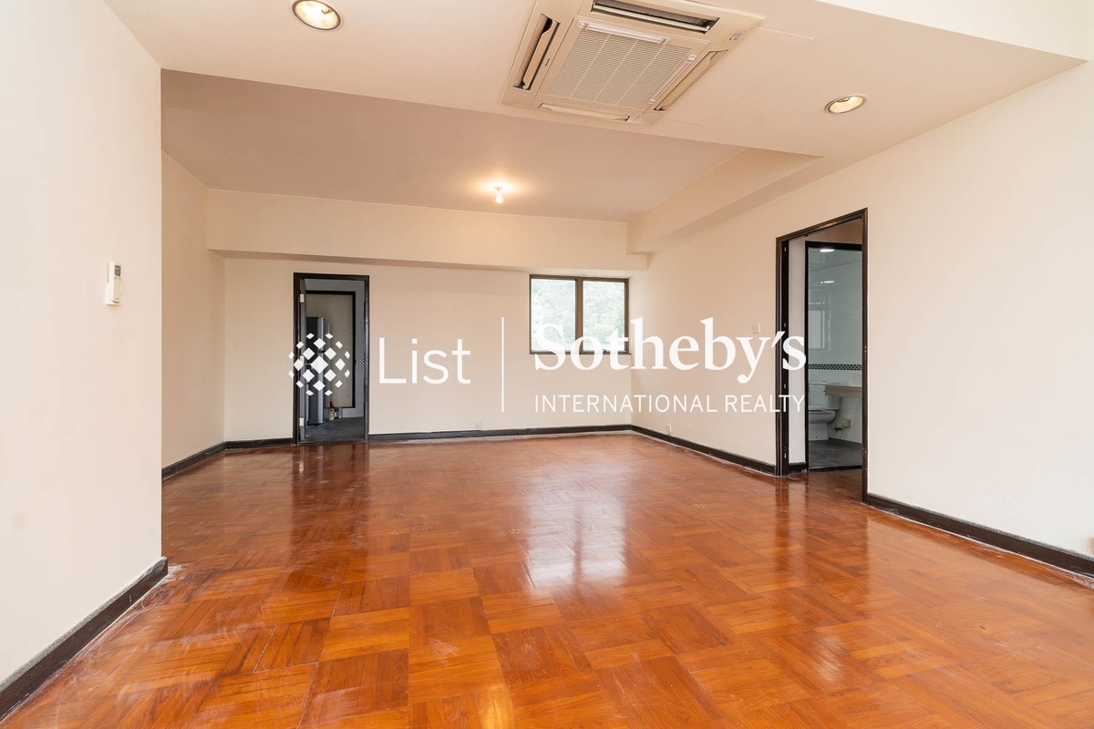 2 Old Peak Road 舊山頂道2號 | Living and Dining Room