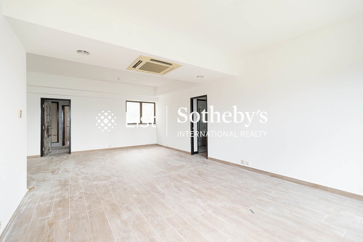 2 Old Peak Road 舊山頂道2號 | Living and Dining Room