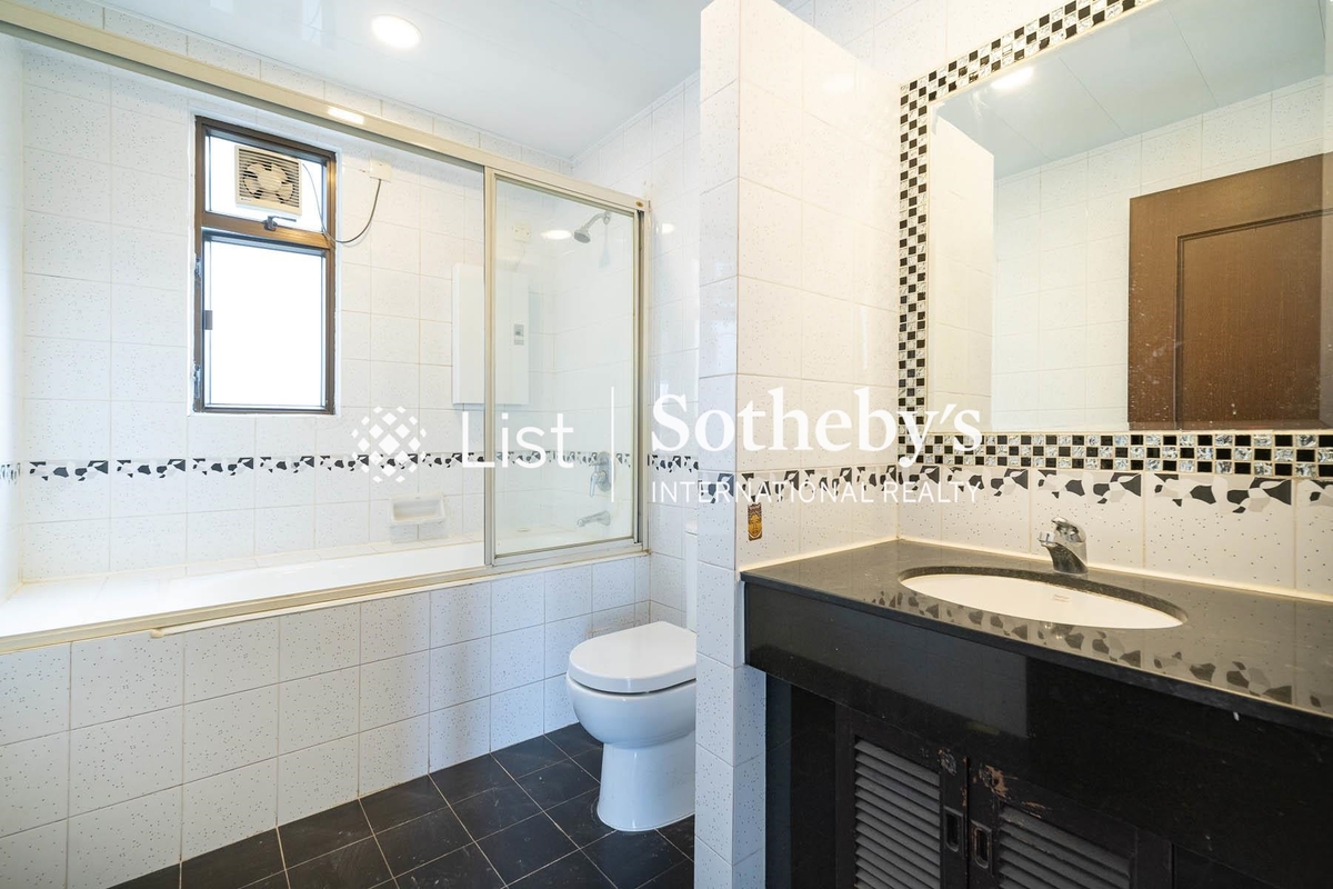 2 Old Peak Road 舊山頂道2號 | Guest Bathroom