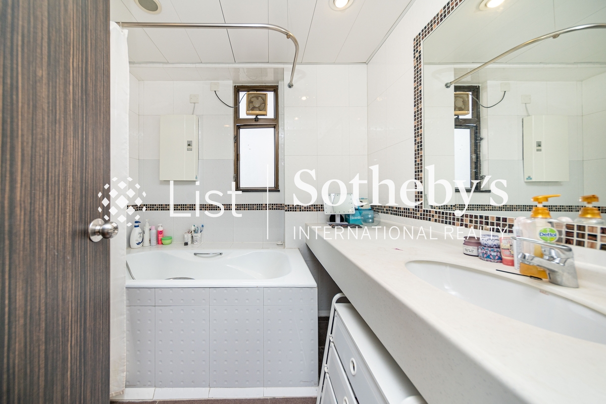 2 Old Peak Road 舊山頂道2號 | Guest Bathroom