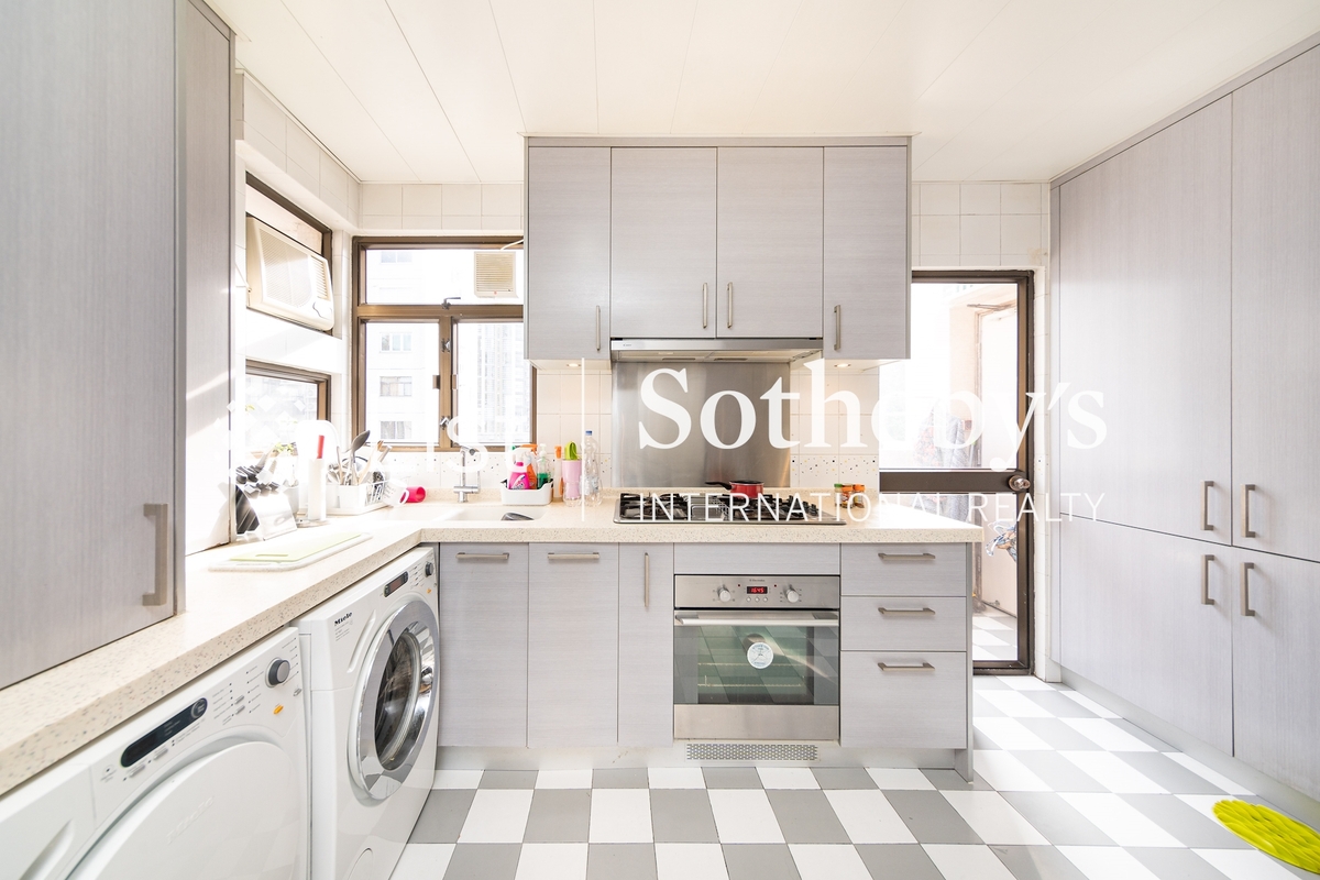 2 Old Peak Road 舊山頂道2號 | Kitchen