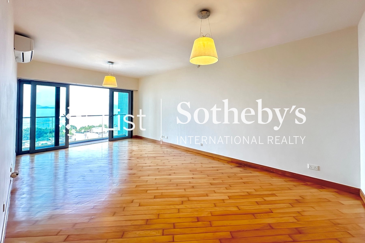 Residence Bel-Air Phase 1 貝沙灣第1期 | Living and Dining Room