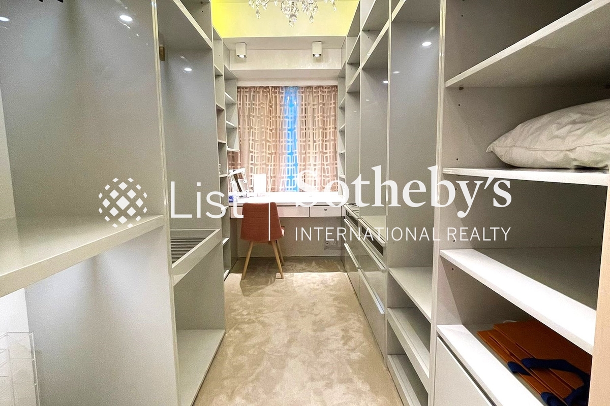Residence Bel-Air Phase 1 貝沙灣第1期 | Walk-in Closet in Master Bedroom 