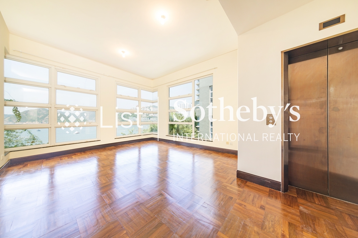 12A South Bay Road 南灣道12A號 | Living and Dining Room